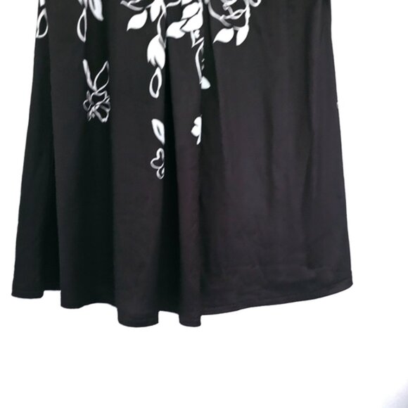 NWOT Black & White Floral  3XL V-Neck 1/2 Zipper front Cold Shoulder Tunic - Picture 11 of 11